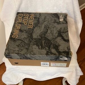 Women’s Size 7 Snow Boots